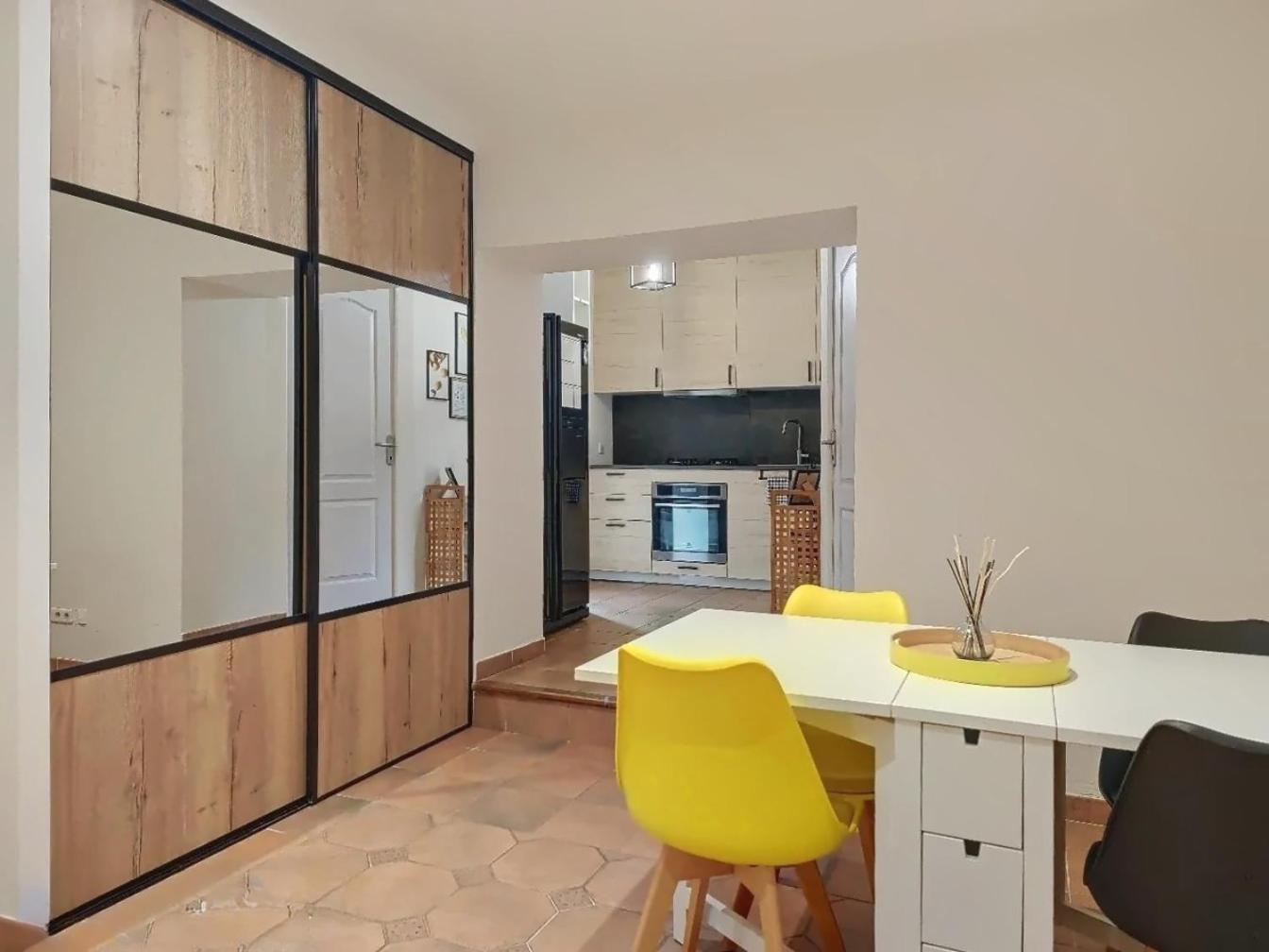 Cabanon Provencal Rochefort-du-Gard